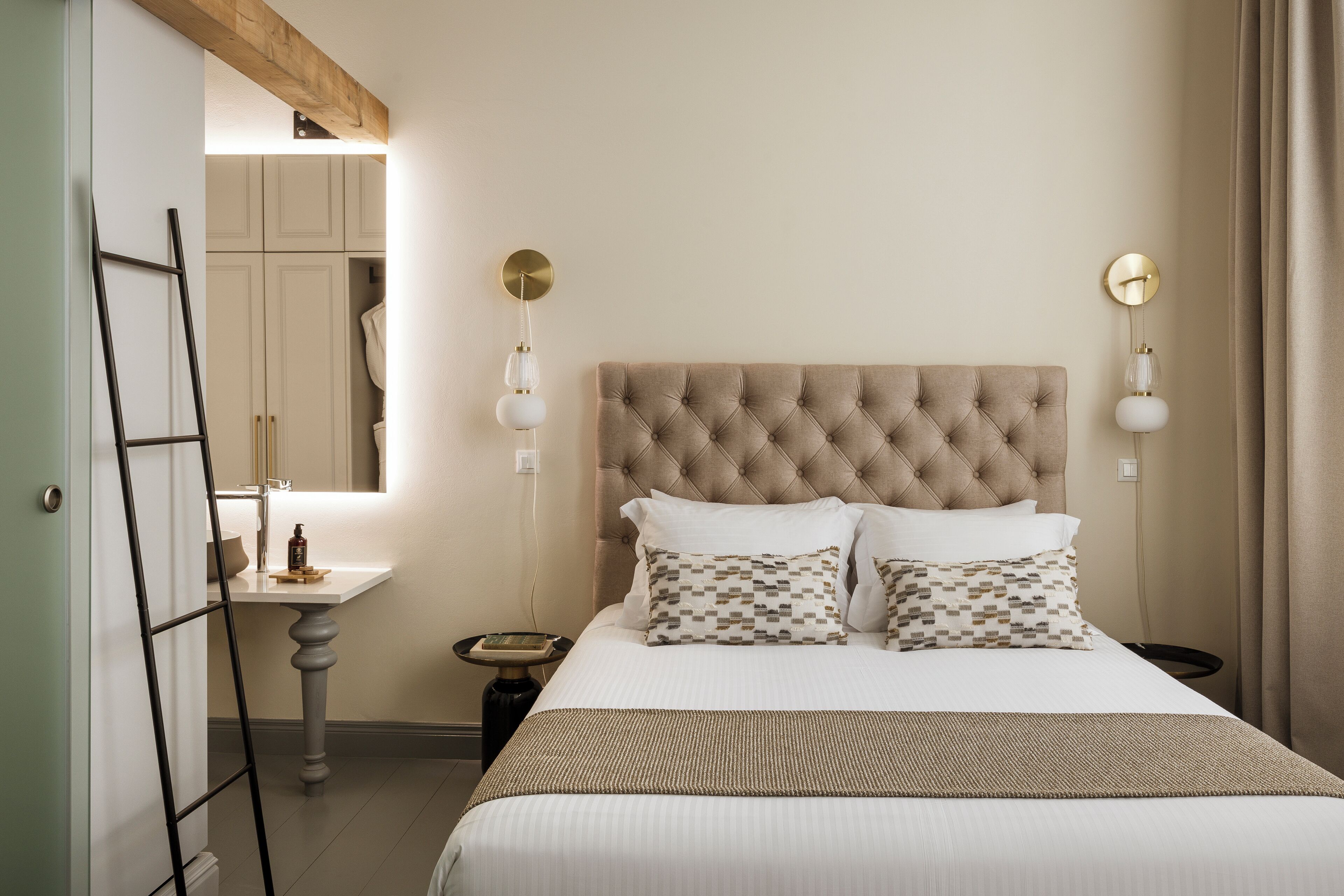 Luxury Suite | Minibar, in-room safe, individually decorated, individually furnished