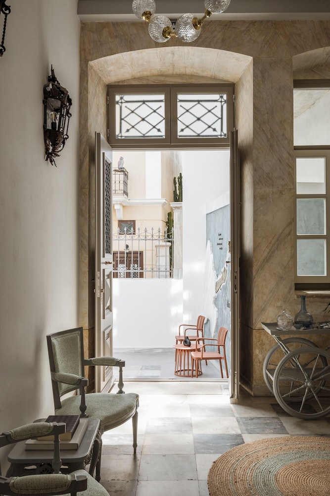 Alma Syros photo 7