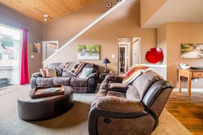 Smart TV, fireplace, offices