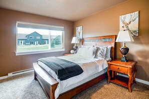 3 bedrooms, in-room safe, desk, iron/ironing board