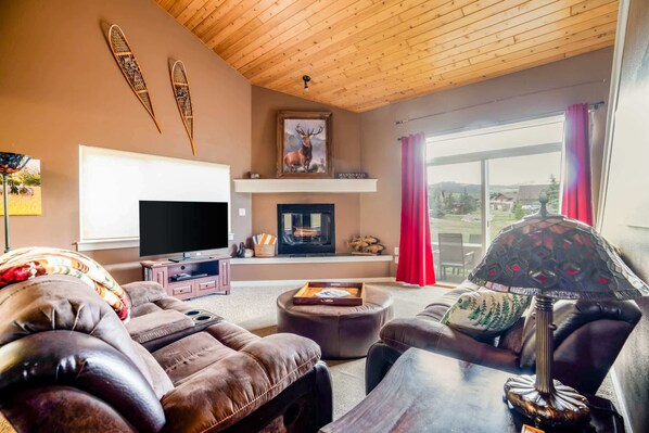 Smart TV, fireplace, offices