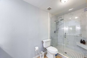 Shower, hair dryer, towels, shampoo