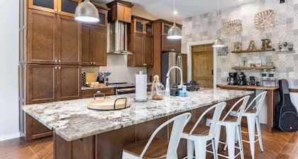 3BR Wesley Chapel Retreat with Private Pool • Pet-Friendly • Spacious Parking