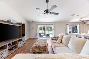 Smart TV - 3BR Wesley Chapel Retreat with Private Pool • Pet-Friendly • Spacious Parking (Zephyrhills)