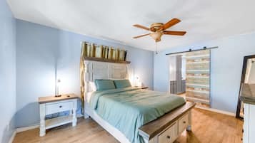 3 bedrooms, in-room safe, iron/ironing board, WiFi