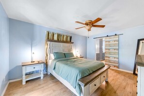 3 bedrooms, in-room safe, iron/ironing board, WiFi