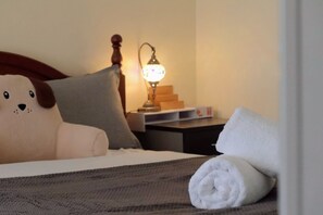 3 عدّة غرف نوم ومكتب ومكواة/لوح كي وسرير سفر