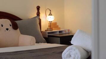 3 bedrooms, desk, iron/ironing board, travel cot