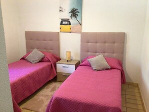 2 habitaciones, tabla de planchar con plancha, internet y ropa de cama 