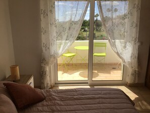 2 bedrooms, iron/ironing board, internet, bed sheets