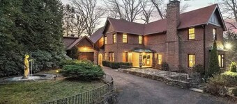 New! Spacious home on Beaver Lake with King bed