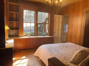 Tabla de planchar con plancha, wifi y ropa de cama 