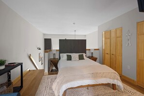 1 bedroom, WiFi, bed sheets - Snow Tree Escape | @ Base of Mt.Snow w/ Fireplace! (Dover)