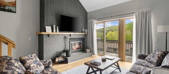 Snow Tree Escape | @ Base of Mt.Snow w/ Fireplace!