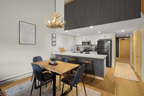 Dining - Snow Tree Escape | @ Base of Mt.Snow w/ Fireplace! (Dover)