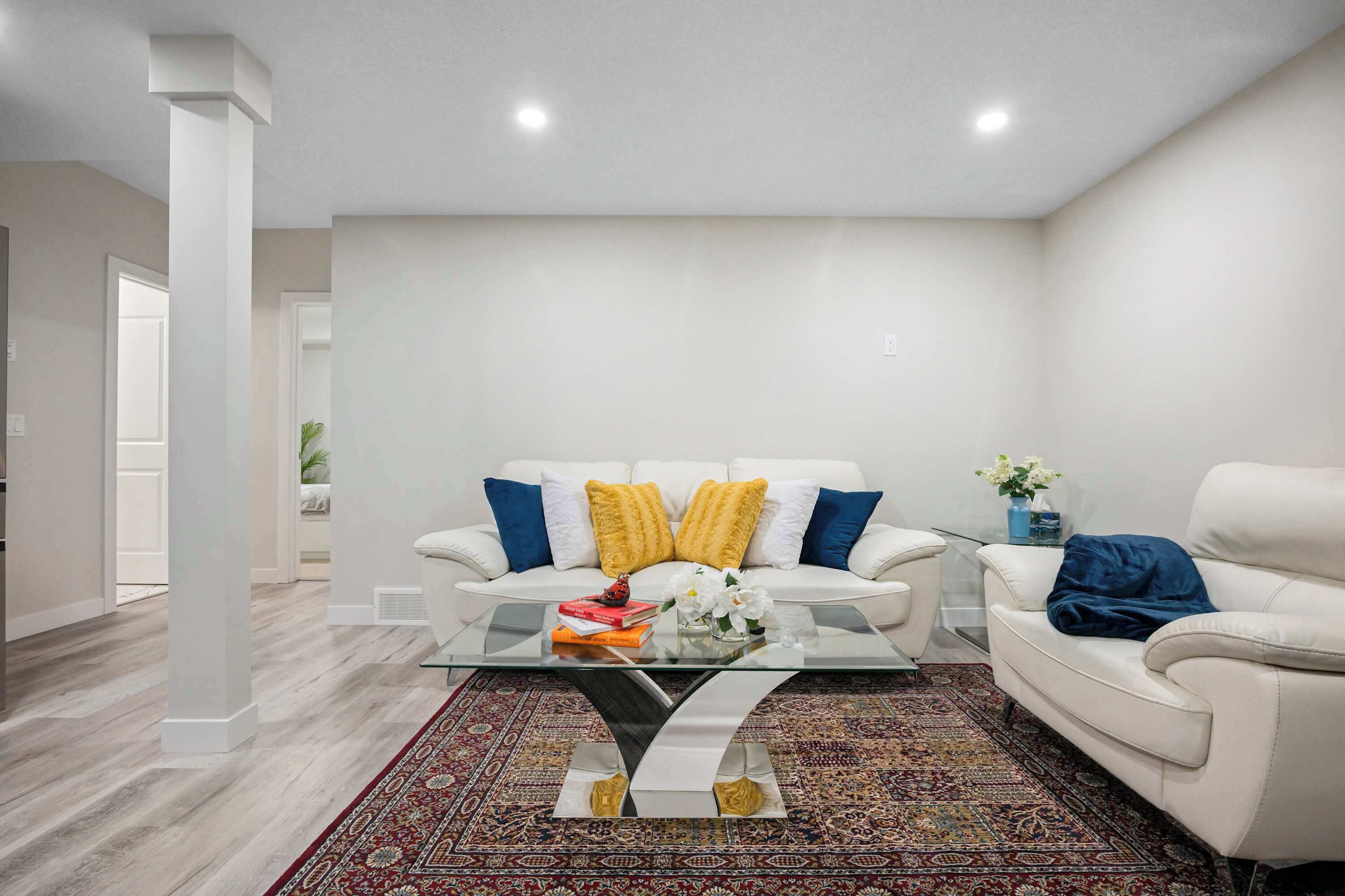 Televisión y oficina 