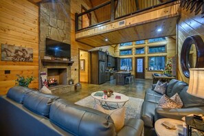 TV, fireplace, offices - Lazy Daze Lodge - Hot Tub, Playset & Firepit (Broken Bow)