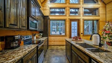 FrigorĂfico, microondas, horno y placa de cocina