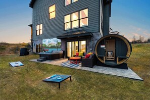 Terrace/patio - The Silversands Lakehouse (Lansing)