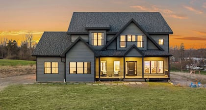 The Silversands Lakehouse | Hot Tub • Sauna • Game Room