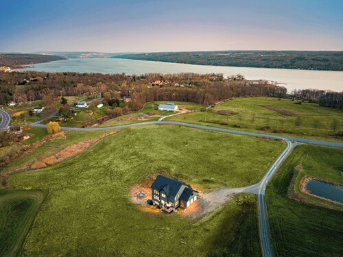 The Silversands Lakehouse | Hot Tub • Sauna • Game Room