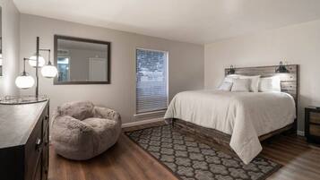 2 bedrooms, desk, iron/ironing board, WiFi