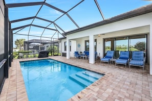 A heated pool - Wildblue - William Raveis Rentals (Ft. Myers)