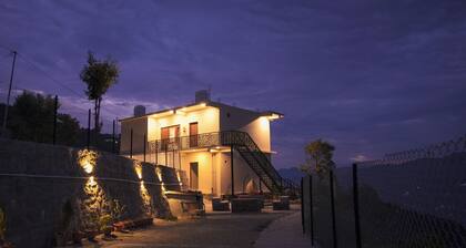 Lovely 4-bedroom villa with WiFi in New Tehri