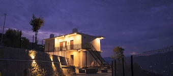 Lovely 4-bedroom villa with WiFi in New Tehri