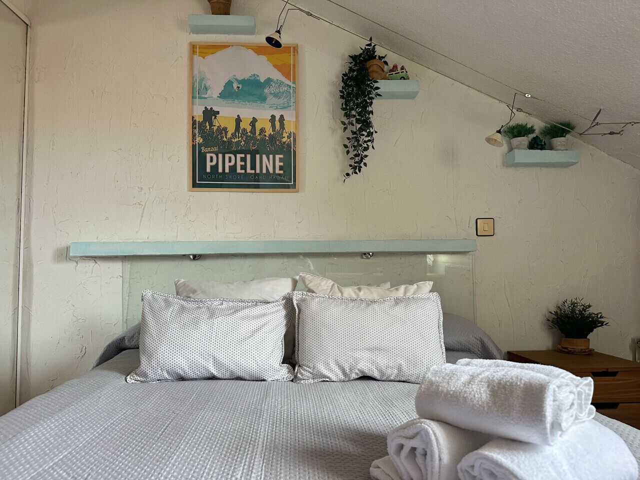 1 slaapkamer, een strijkplank/strijkijzer, beddengoed