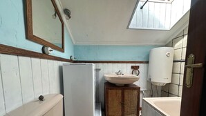 A compact bathroom with a toilet, sink, and bathtub. - Penthouse in somo near the beach. Lotus Flower - 30604 (Somo)