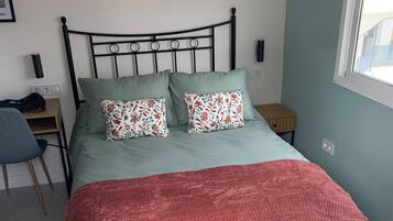 1 bedroom, desk, WiFi, bed sheets