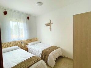 2 chambres, fer et planche à repasser, Wi-Fi, draps fournis
