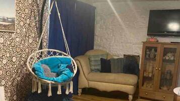 Apartment | Ruang tamu | TV