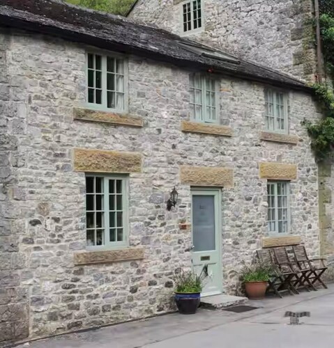 2 Bed-sleeps 3-dog Friendly-garden-riverside