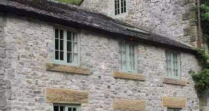 2 Bed-sleeps 3-dog Friendly-garden-riverside