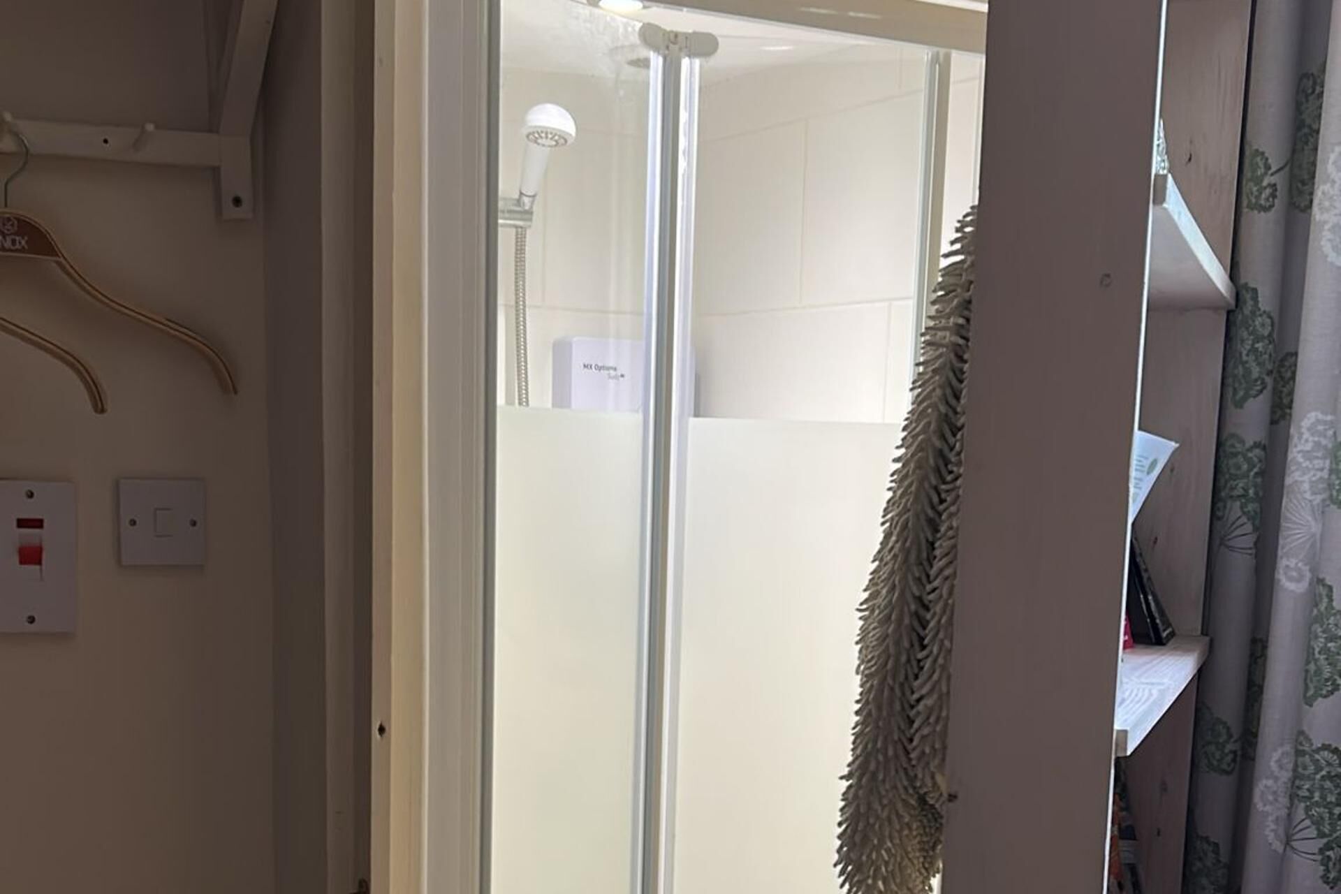 Apartment | Bathroom | Shower, hair dryer, towels