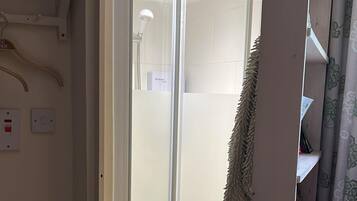 Apartment | Bathroom | Shower, hair dryer, towels