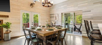 Black Lodge Cabin on Big Sugar, Easy access to NWA