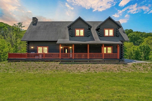 Black Lodge Cabin on Big Sugar, Easy access to NWA