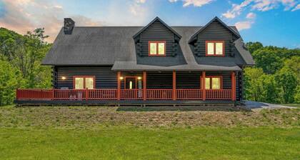 Black Lodge Cabin on Big Sugar, Easy access to NWA