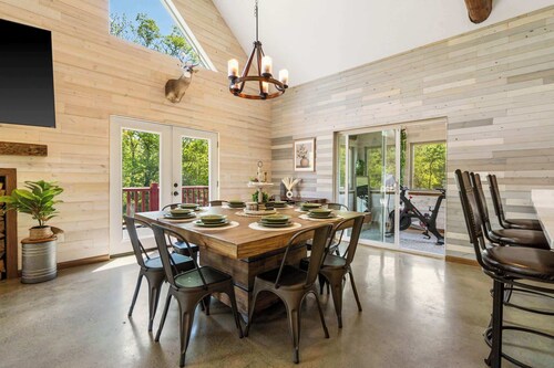 Black Lodge Cabin on Big Sugar, Easy access to NWA