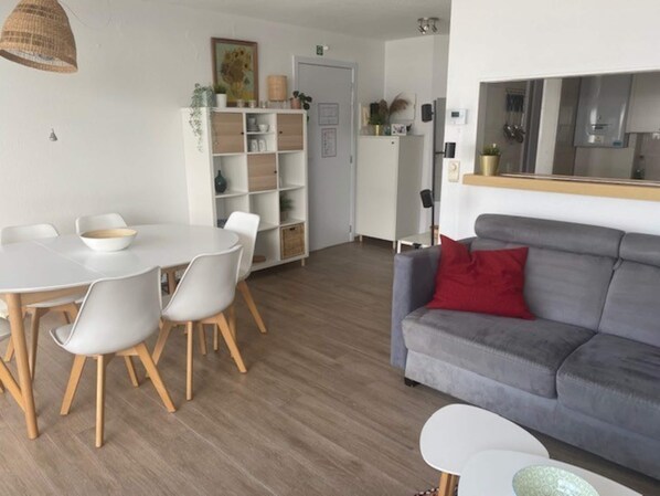 Leilighet | Oppholdsområde | Peis