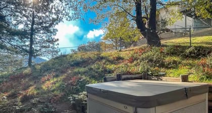 La Casa Alta/ Cozy mountain cabin with HOT TUB