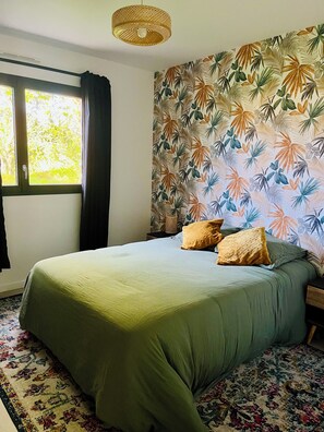 3 bedrooms, desk, iron/ironing board, travel cot