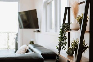 TV, fireplace, stereo