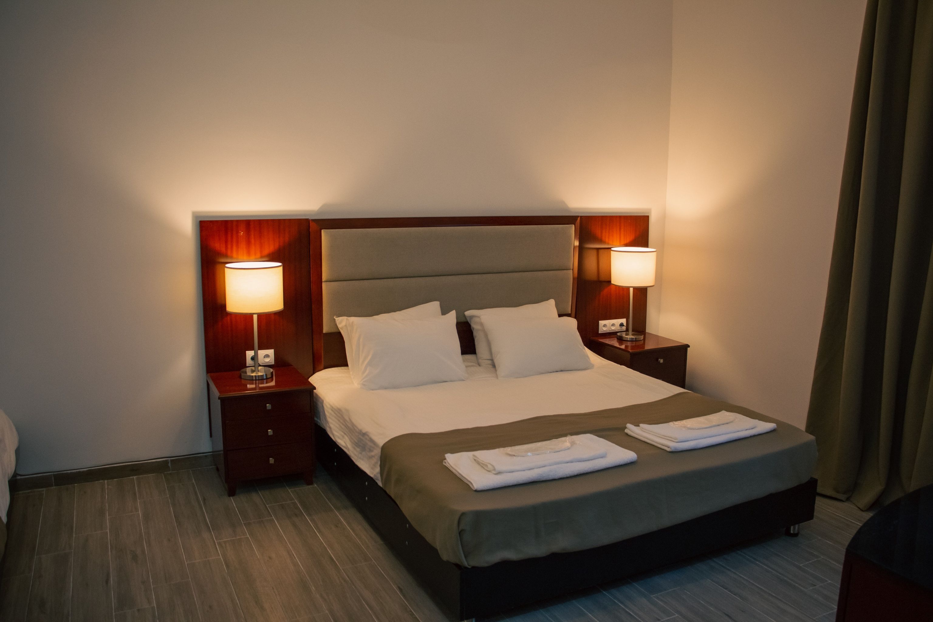 6 bedrooms, WiFi, bed sheets