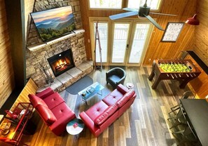 Smart TV - 4SkiSons: HotTub•Foosball/gaming•FreeDollywoodTckt (Gatlinburg)