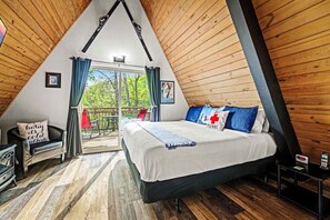 3 slaapkamers, een strijkplank/strijkijzer, gratis wifi, beddengoed