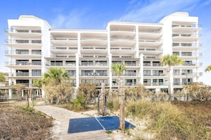 Exterior - Grand Pointe 313- gulf front, 3 bedrooms, 3.5 baths, 3rd floor, HUGE balcony (Orange Beach)